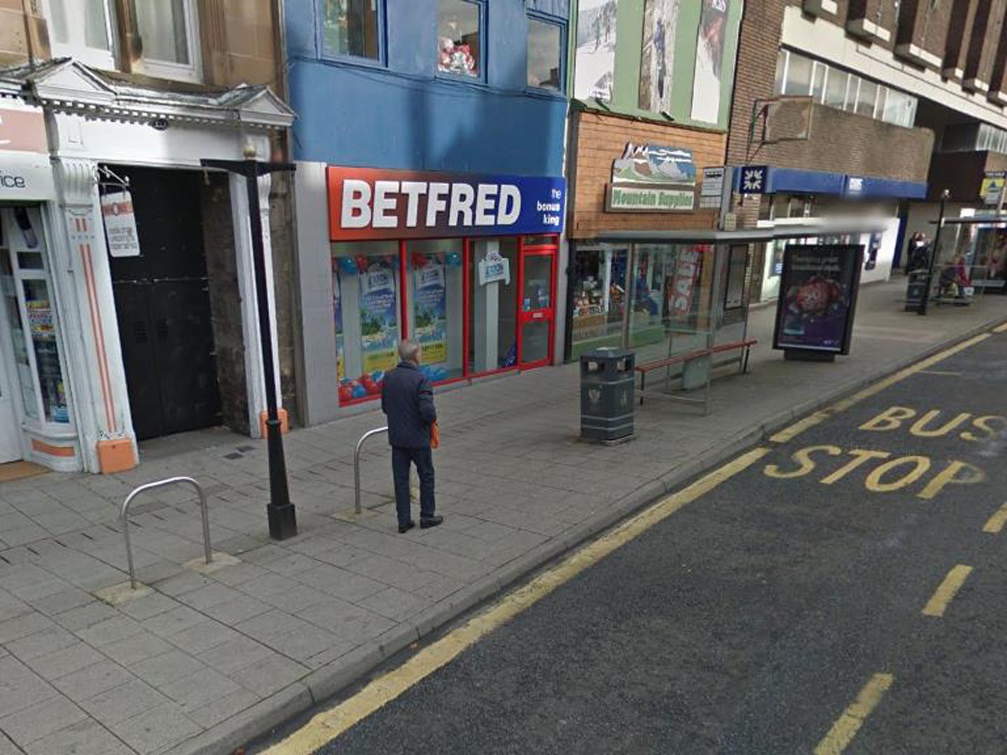 A picture showing Betfred previously occupying the unit.