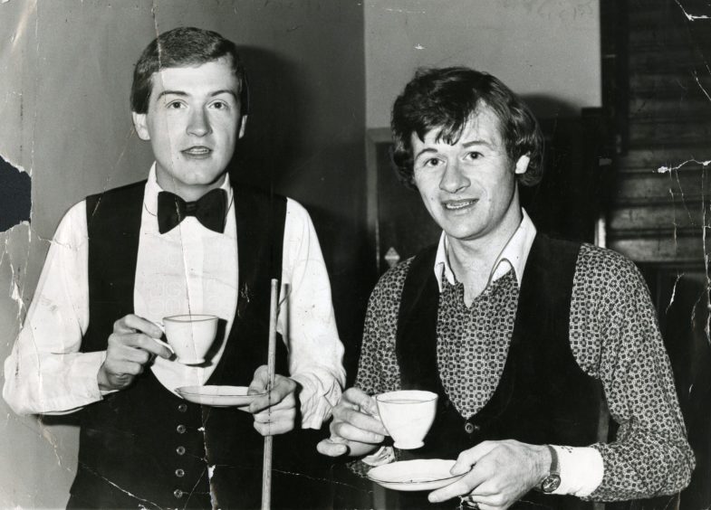 Steve Davis and Alex Higgins enjoy a cup of tea at the Caird Hall.