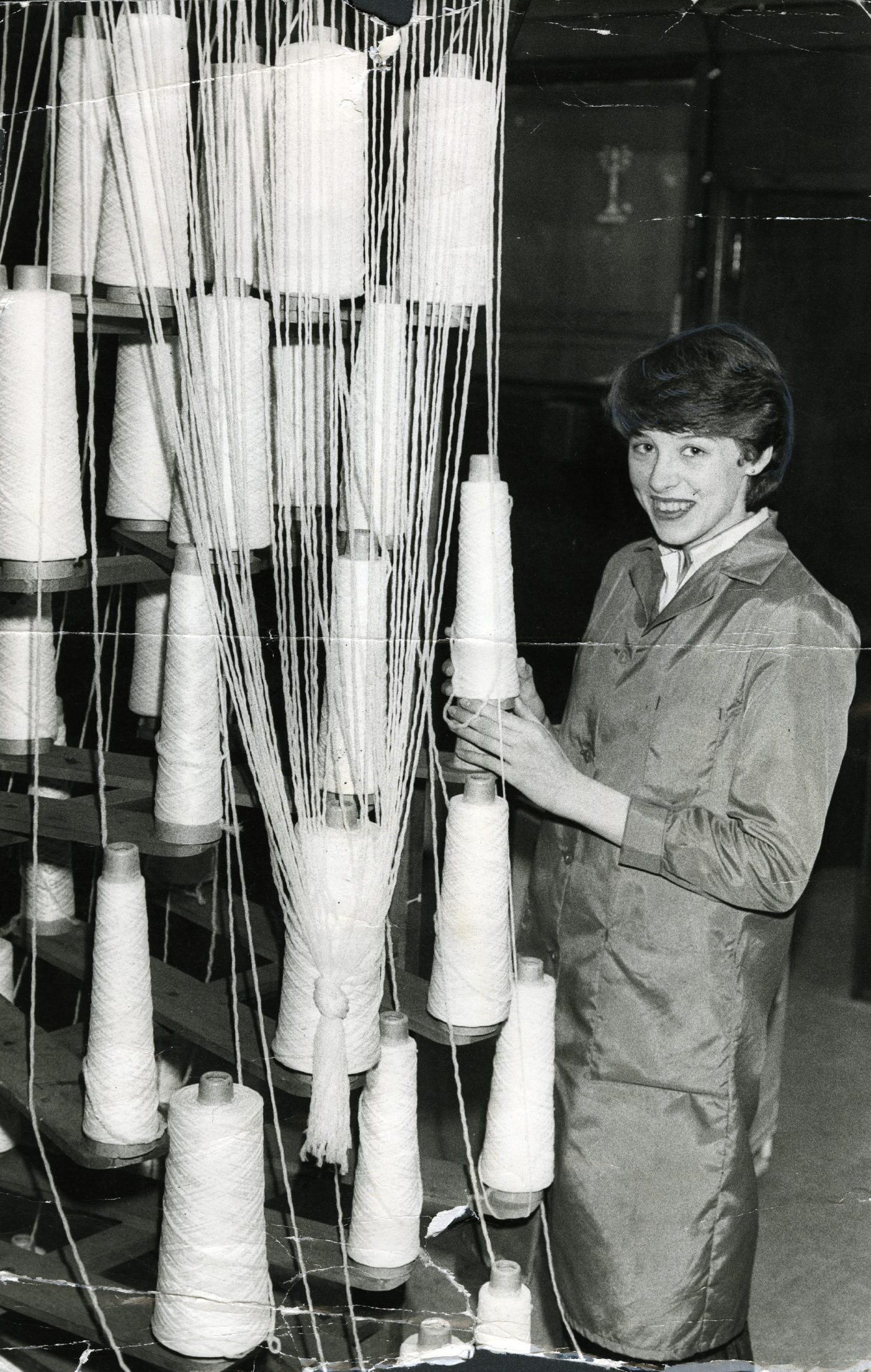Liz Lynch at work in the jute mill in 1981. 