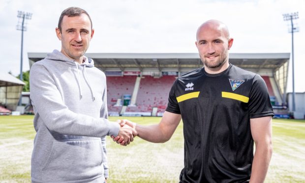 Dunfermline assistant-manager Dave Mackay shakes hands with Chris Kane.