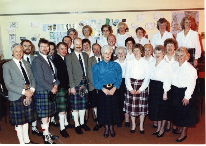1991 photo of Aberfeldy Gaelic choir members in kilts and tartan skirts