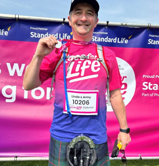 David Haining of Glenrothes, who ran in memory of wife Linda. Image: Supplied by Cancer Research UK.