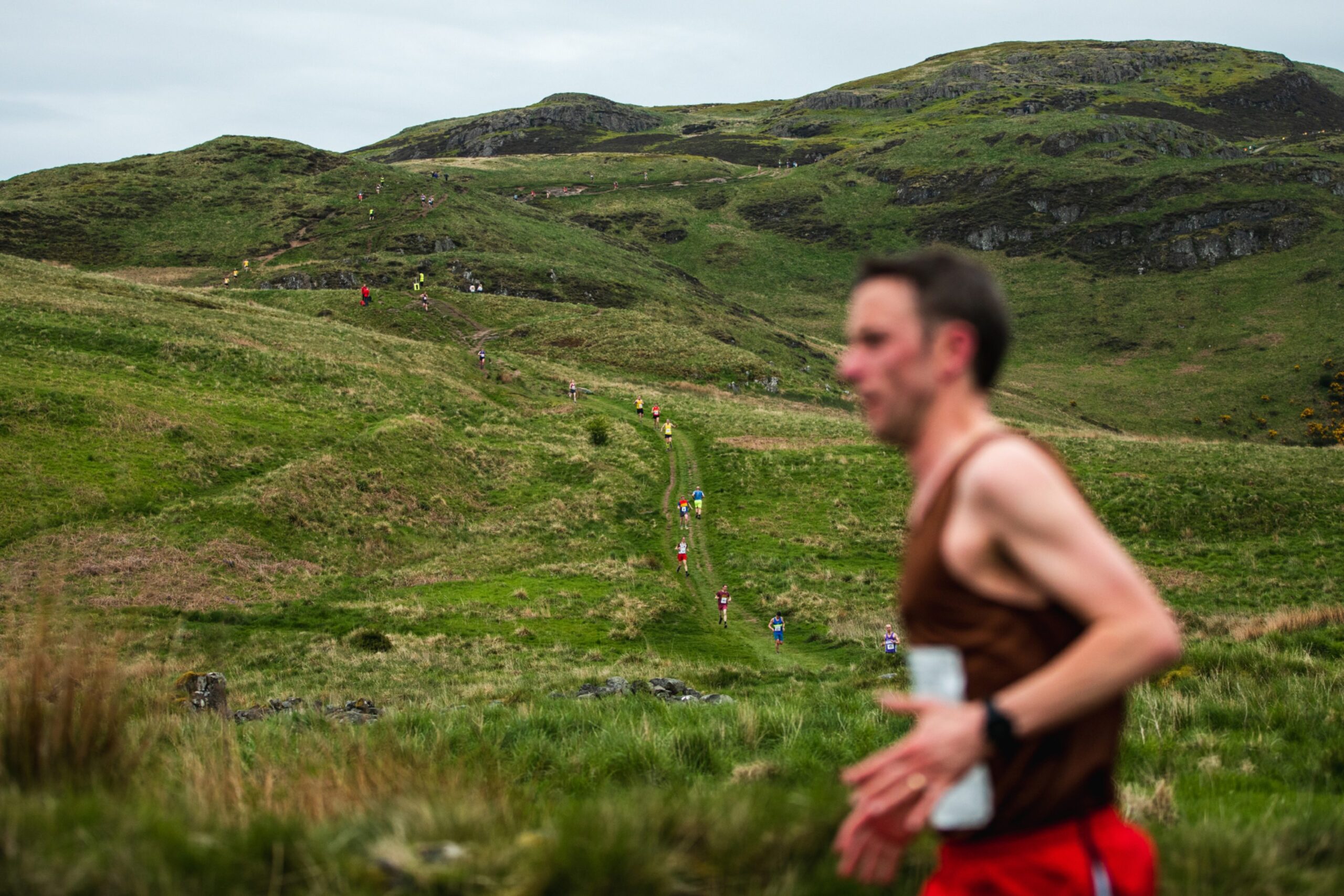A view of Dumyat Hill as runners make their way back down.