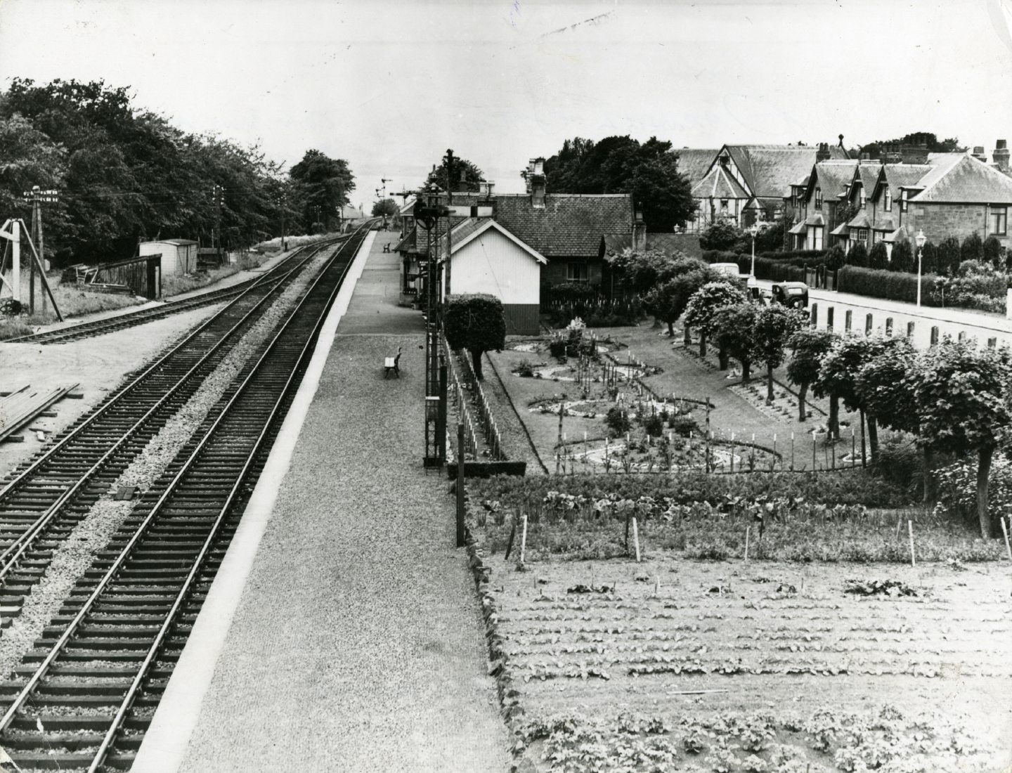 Hundreds mourned when Barnhill Railway Station closed in 1955