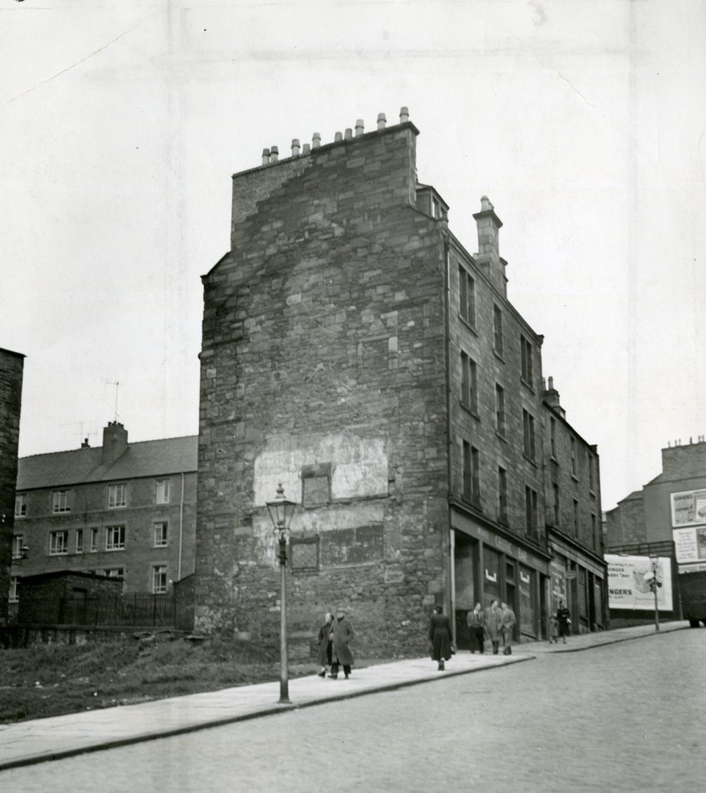 Old Dundee pubs: Do you remember these bygone boozers?