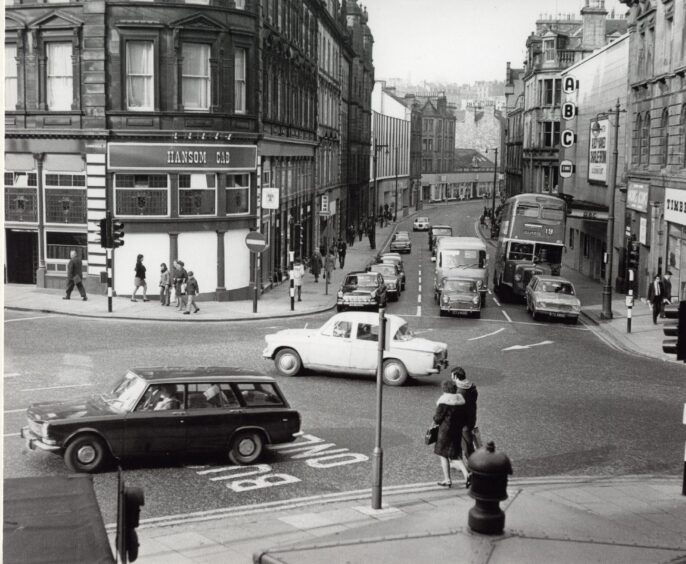 Pedestrians and traffic in this shot of The Hansom Cab in Seagate in 1971