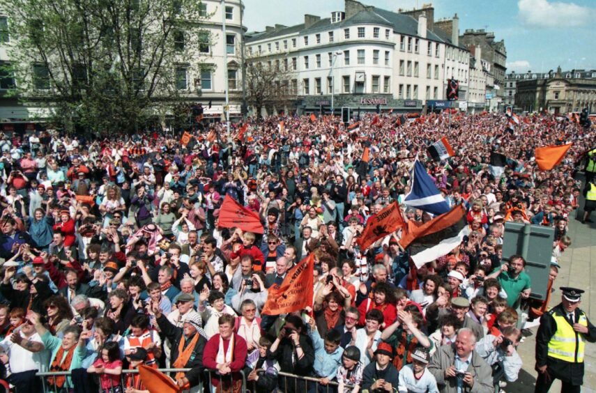 A sea of tangerine greeted the returning heroes to Dundee's City Square