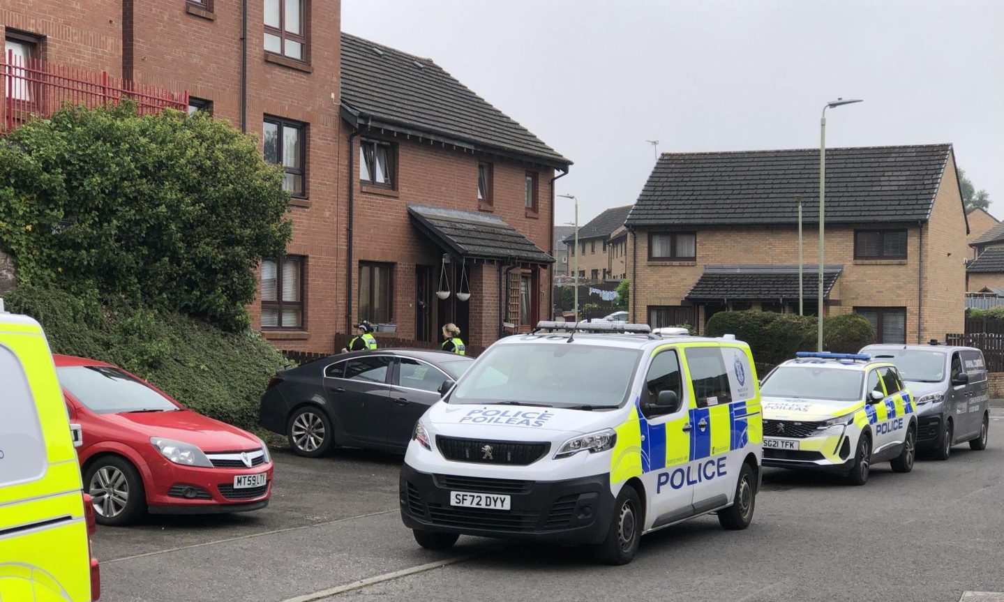 Two charged after £8,000 of drugs recovered from Lochee flat