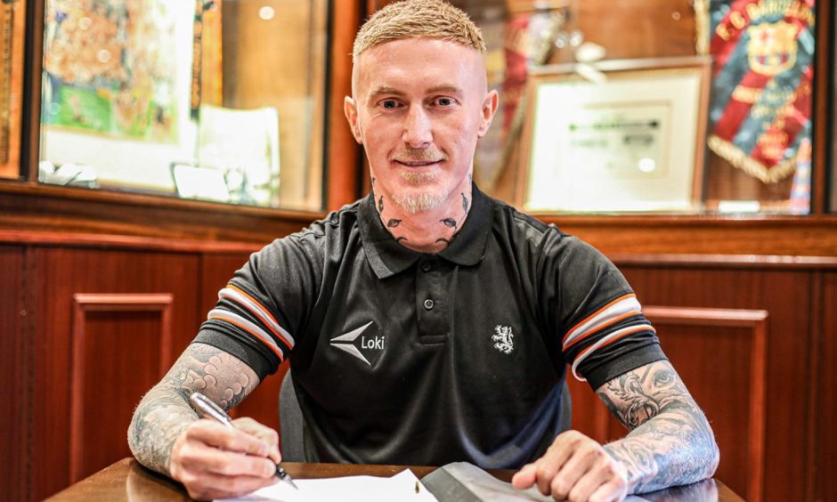 Craig Sibbald puts pen to paper for Dundee United
