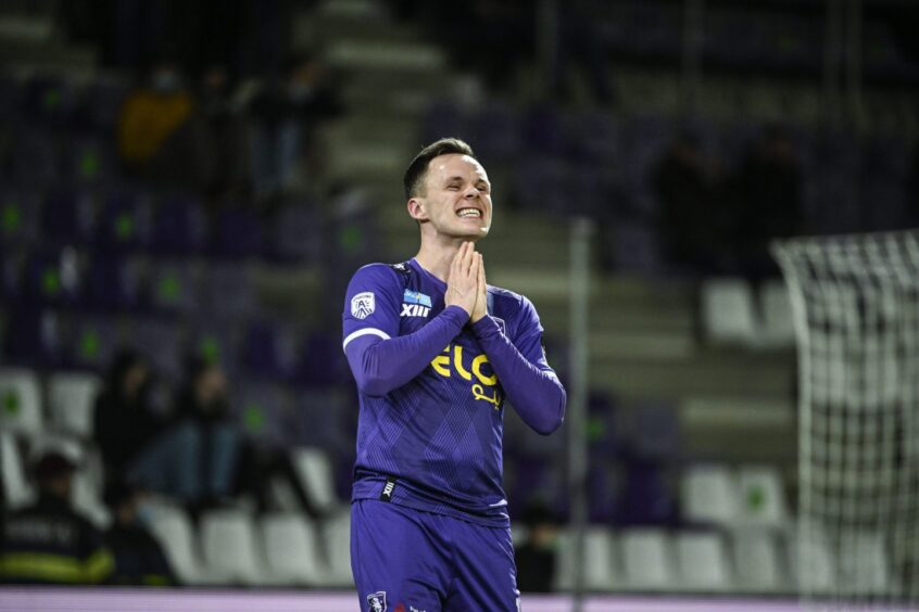 Lawrence Shankland in action with Beerschot. 