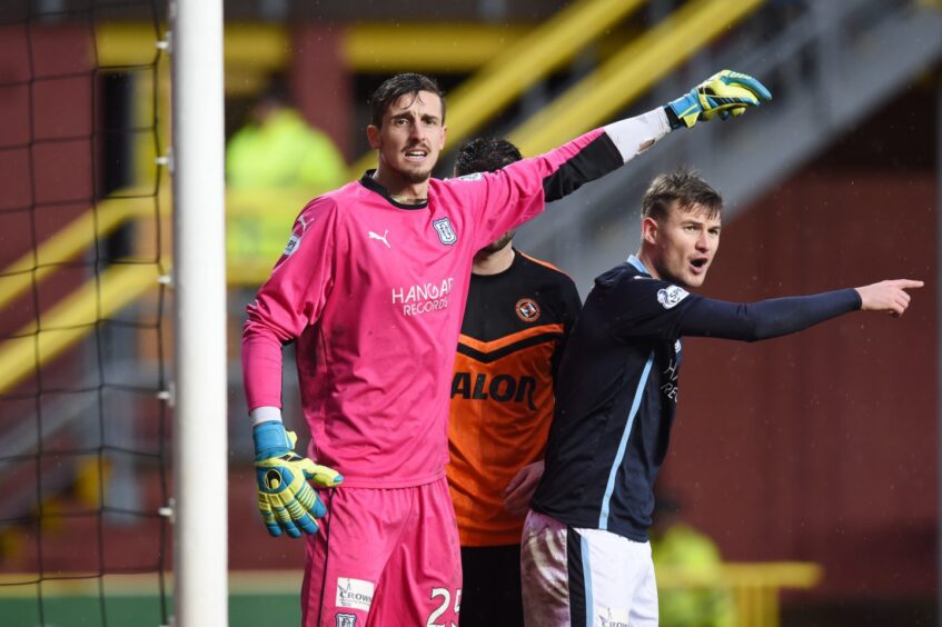 Arvid Schenk and Dundee defend a Dundee United corner. Image: SNS