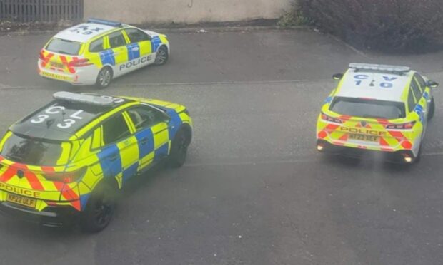 Police on Dunlin Avenue in Glenrothes. Image: Fife Jammer Locations/FJL Services