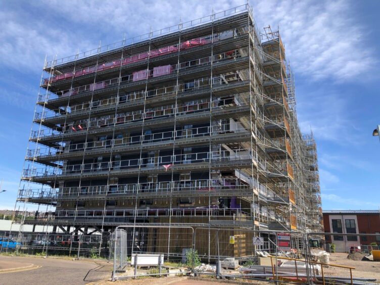 Scaffolding to stay as work on Dundee City Quay flats paused