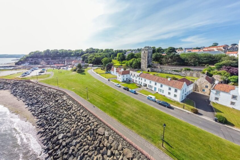 The cottage enjoys unrestricted views of the Forth. 