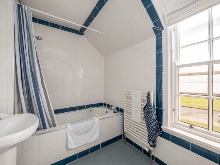 The bathroom in the fife cottage 