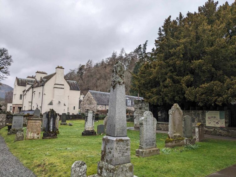 Fortingall Church, graveyard and yew tree. Image: Gayle Ritchie.