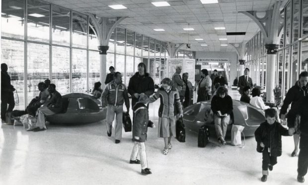 People in the new-look waiting-room mall at platform level at Dundee Railway Station in 1985.