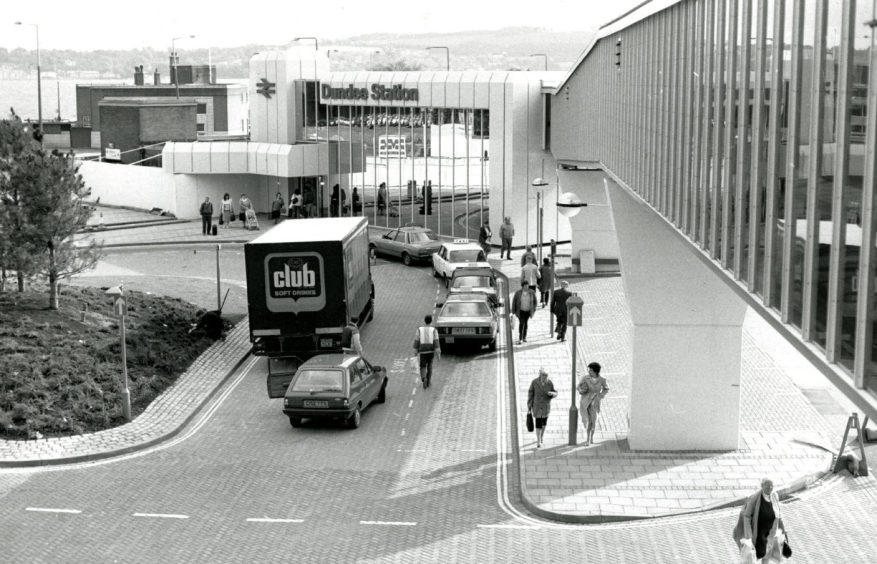 The covered walkway and entrance to the Dundee station in 1987. 