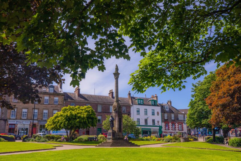 Wellmeadow, a grassy area with small monument in centre of Blairgowrie.