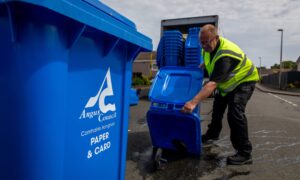 New blue bins for paper and card being rolled out in Monifieth. Image: Steve Brown/DC Thomson