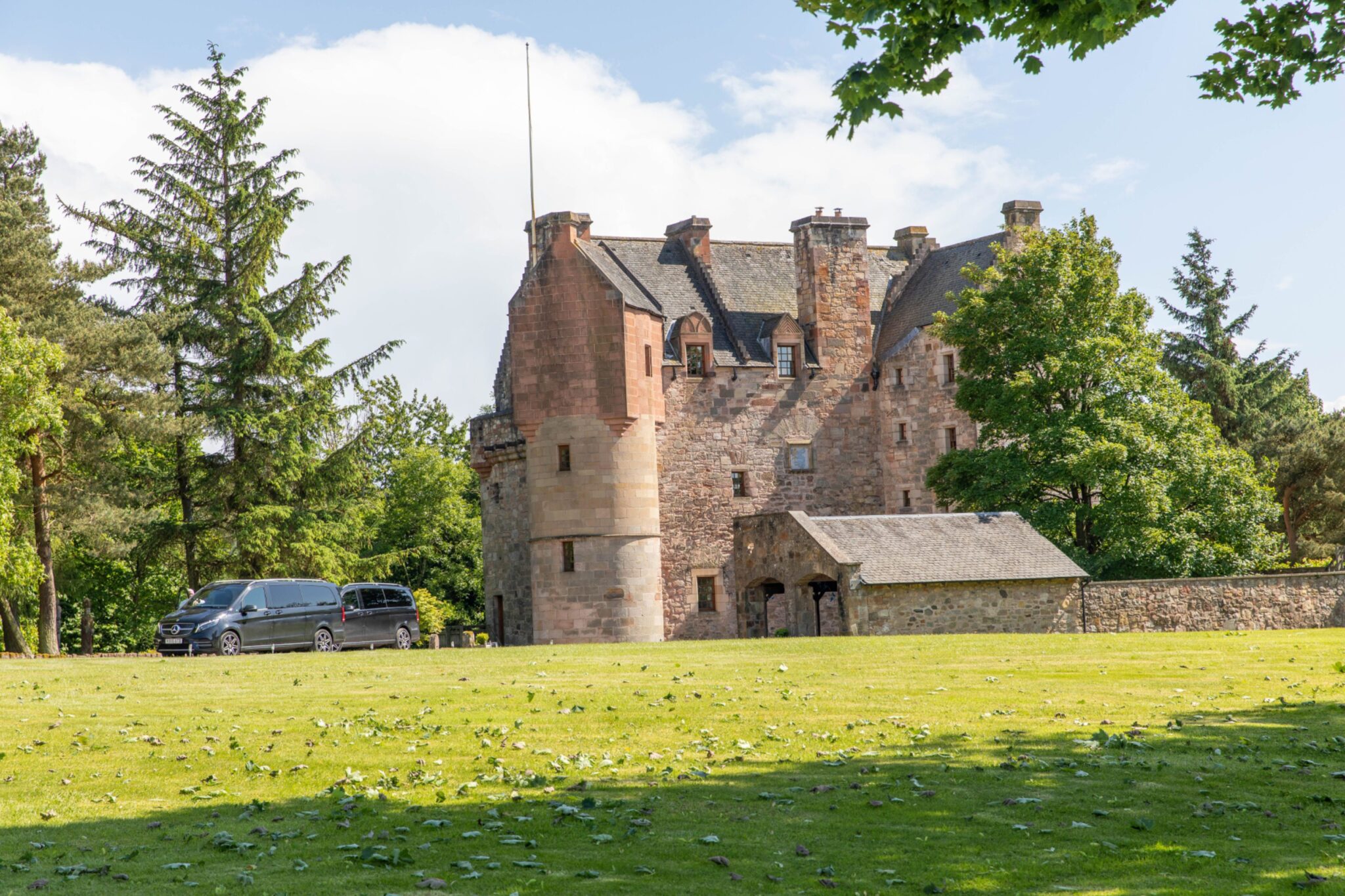 Paramore party at Dairsie Castle, Fife, before Taylor Swift support