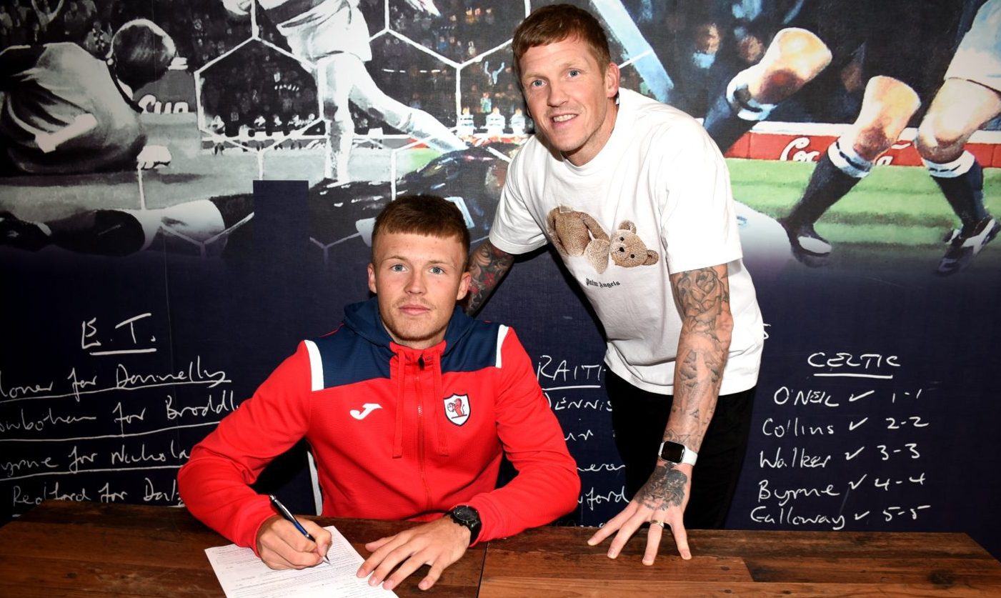Lewis Gibson signs for Raith Rovers flanked by dad Wullie.