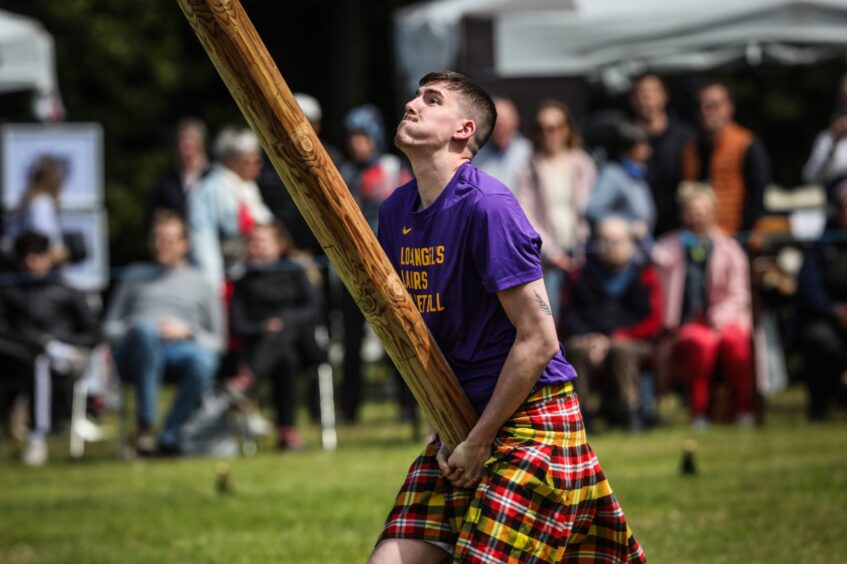 Caber toss competitor at Strathmore Games.