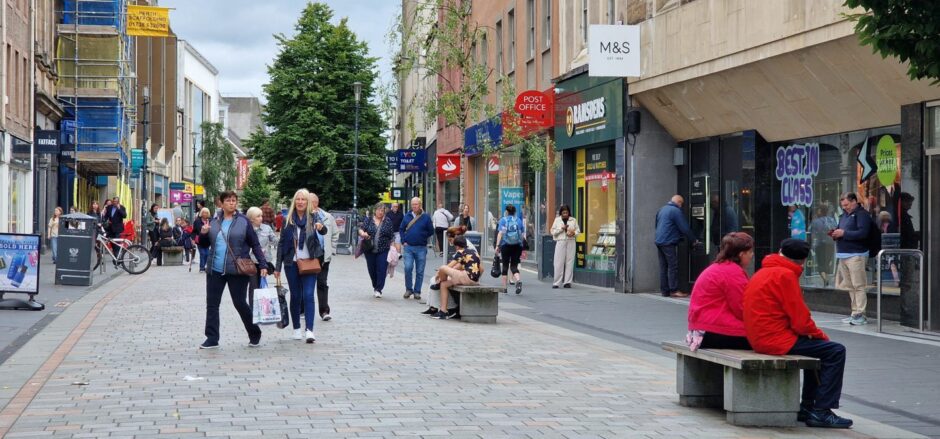 People shopping on Perth High Street