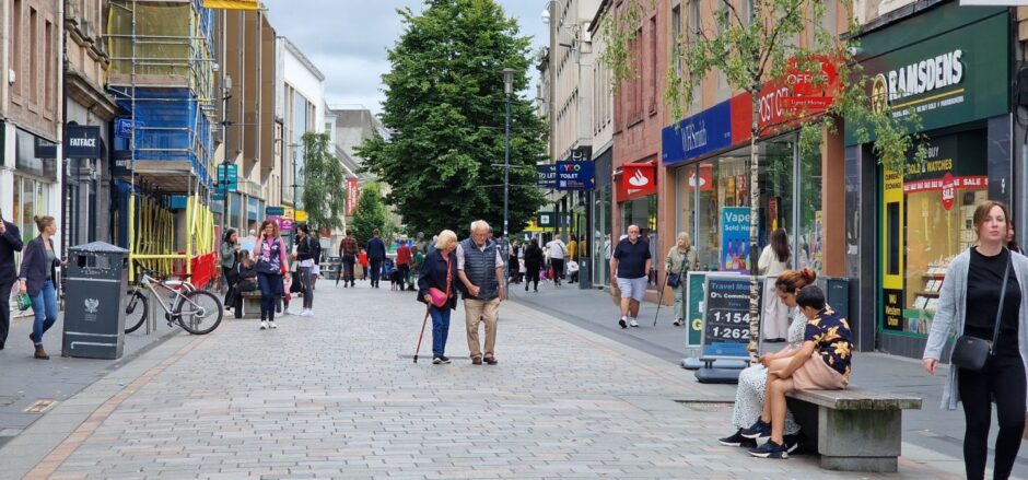 People shopping on Perth High Street