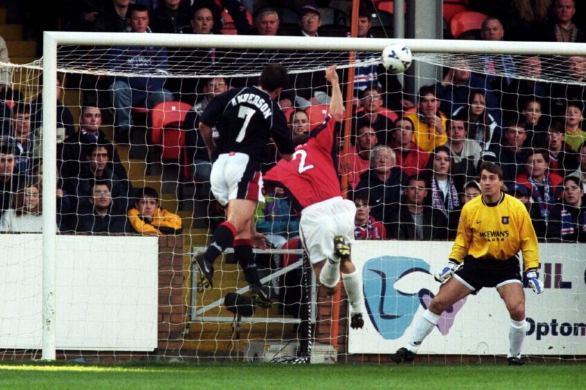 Iain Anderson beats Sergio Porrini to head beyond Stefan Klos as Dundee took the lead against Rangers at Tannadice. Image: SNS