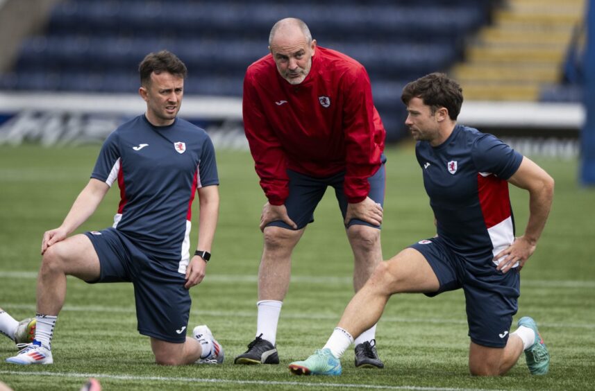 John Potter pictured with Aidan Connolly and Lewis Stevenson during a Raith Rovers training session.