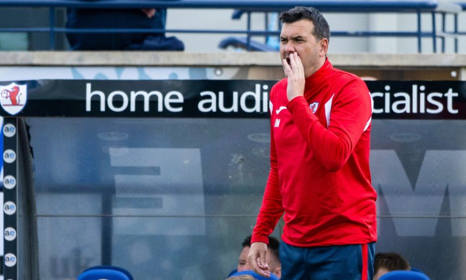 Raith Rovers manager Ian Murray shouts out orders.