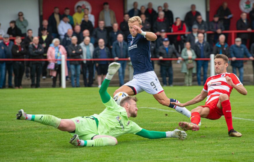 Curtis Main's opening goal. Image: SNS