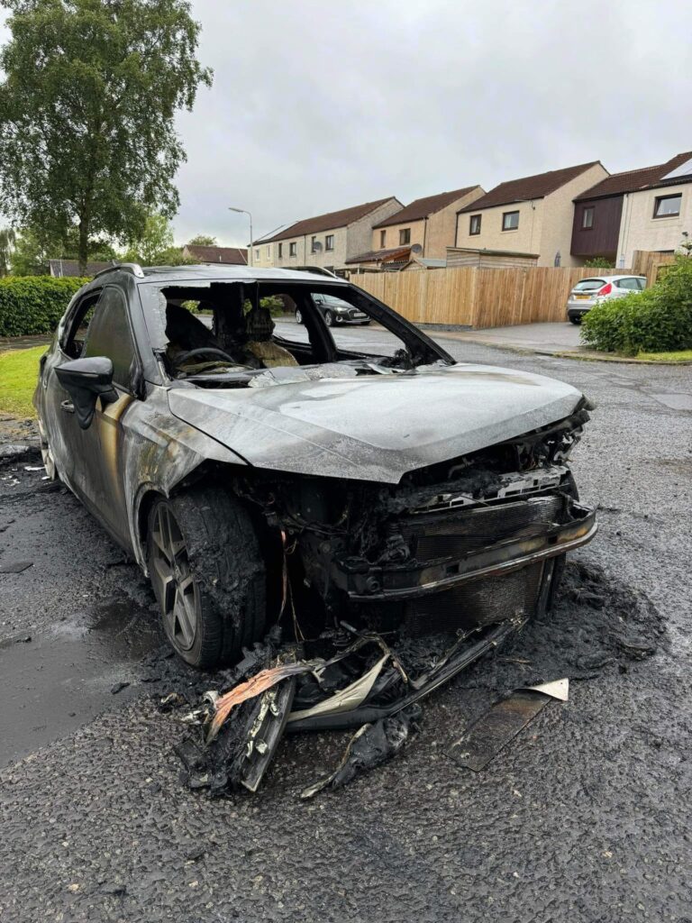 Fire crews tackle car blaze on Glenrothes street