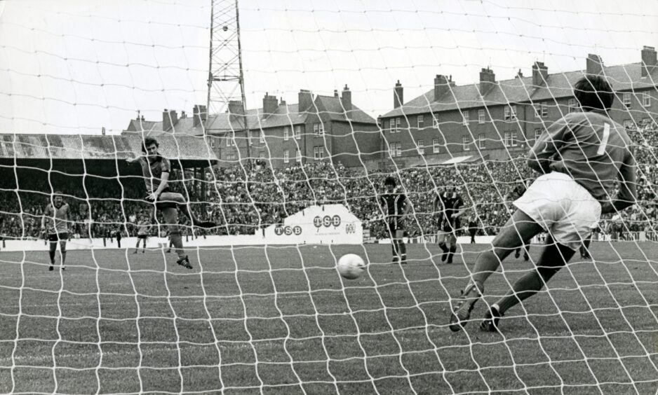 Dundee United's Ray Stewart sees his spot-kick saved by Dundee goalkeeper Ally Donaldson.