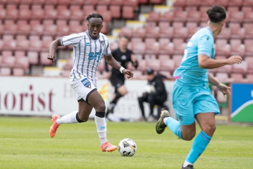 Ewan Otoo in action for Dunfermline Athletic F.C. in their pre-season friendly against St Mirren.