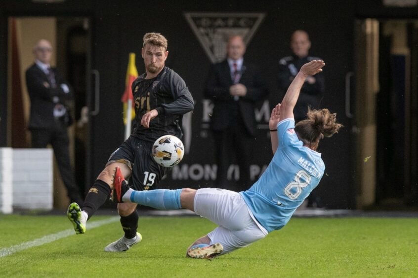 David Wotherspoon plays a pass during the Pars' defeat to Forfar.