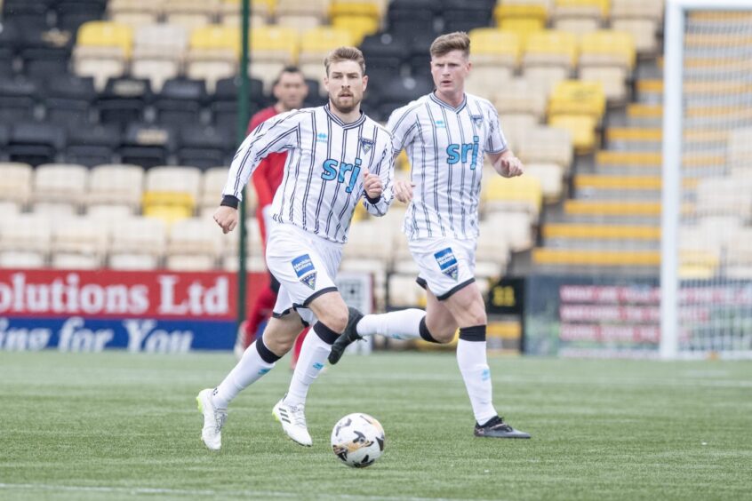 Dunfermline Athletic FC midfielder David Wotherspoon keeps his eyes on the ball.