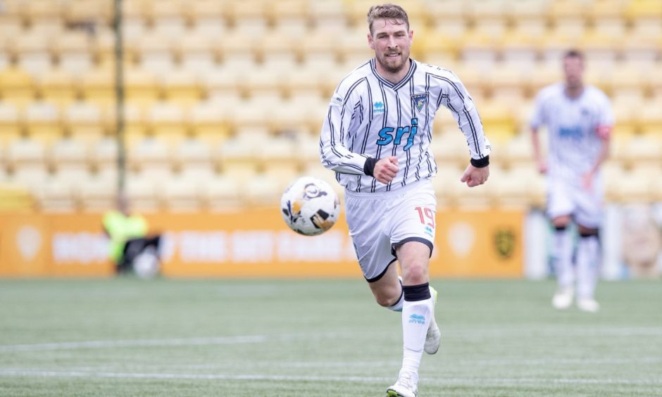 David Wotherspoon in action for Dunfermline Athletic F.C. against Livingston.