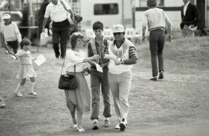 Golfer Lee Trevino signs autographs for fans.