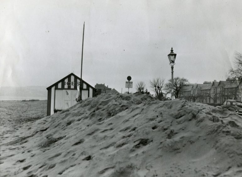 A beach hut selling ice cream in Broughty Ferry.