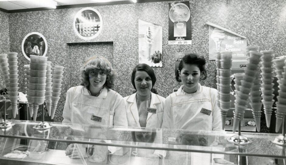 Staff at Jacanoni's in the Keiller Centre in 1979.