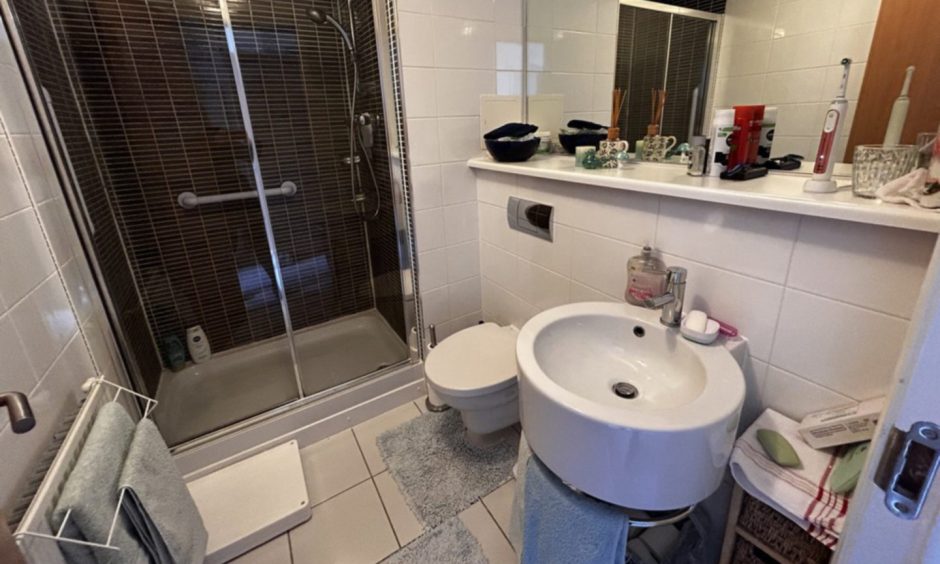 En-suite bathroom at Monart Road penthouse, Perth.