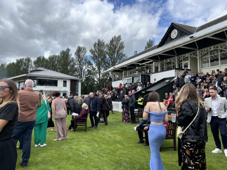 The Perth races attract thousands of spectators.