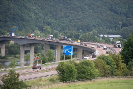 Friarton Bridge looking north-east with traffic crossing