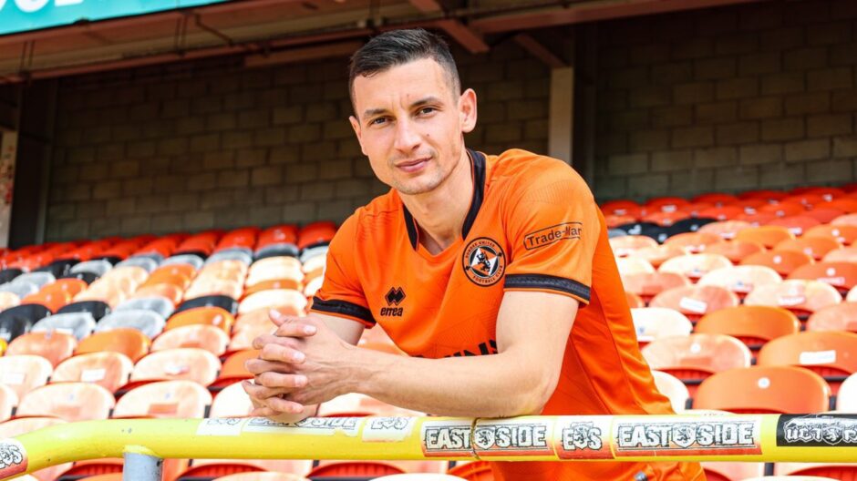 David Babunski takes in his new surroundings at Dundee United