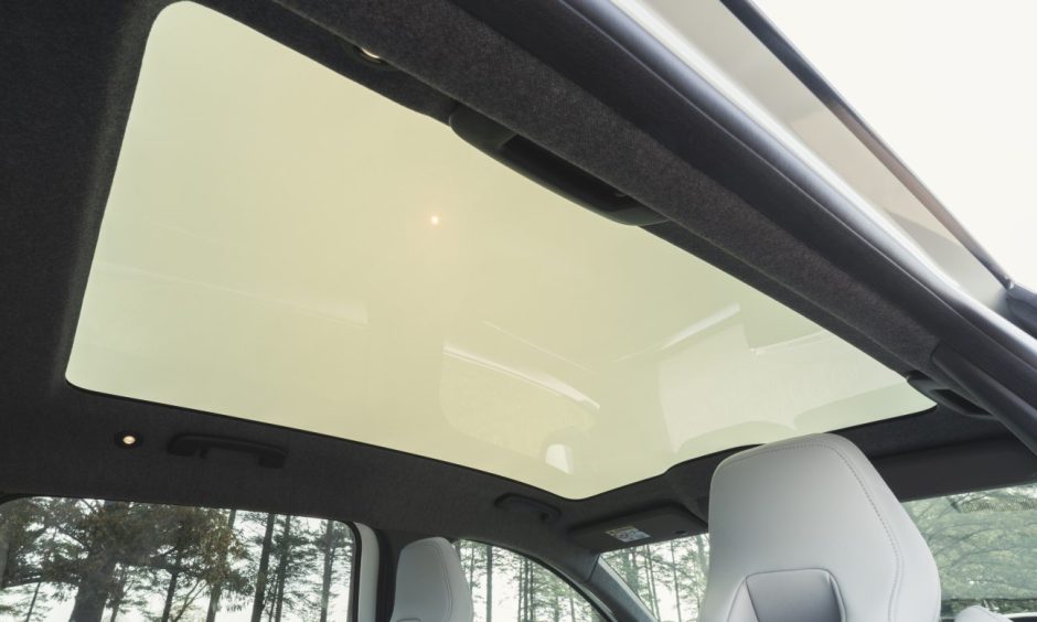 The sunroof fully opaque