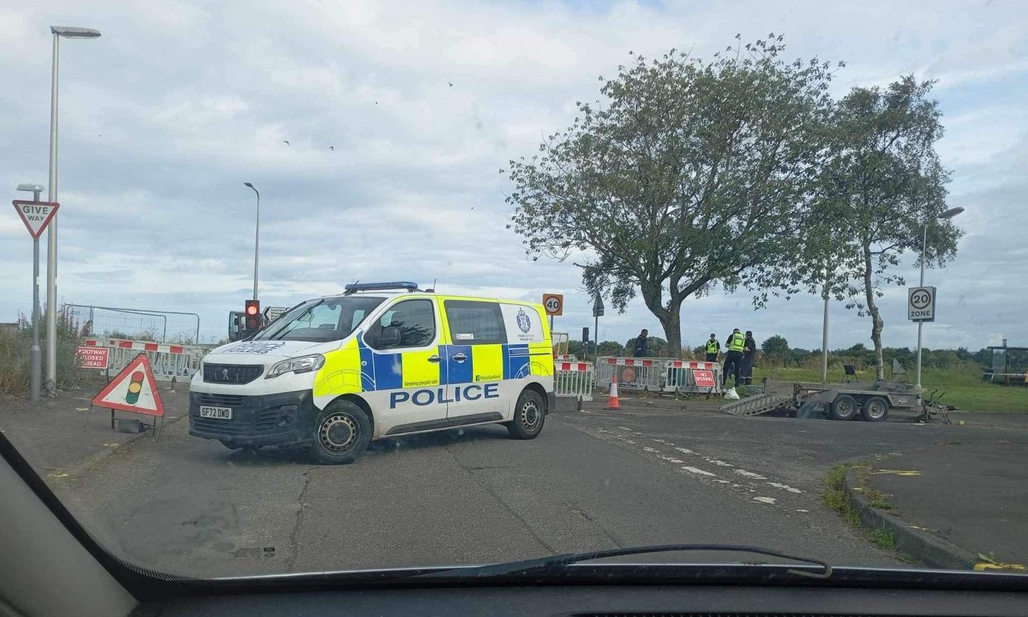 thecourier.co.uk - Kieran Webster - A919 in Guardbridge closed due to 'high volume gas leak