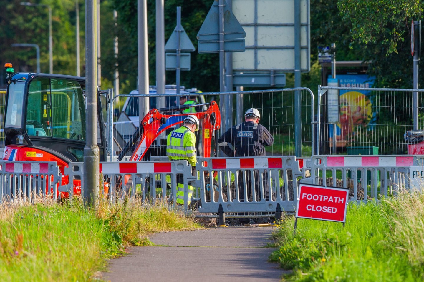 Gas workers inspecting the problem.