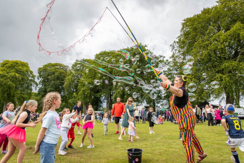 Poppy Bubbles entertains Carnoustie gala day crowd.